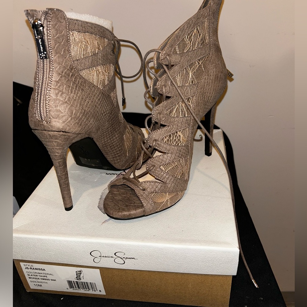 Jessica Simpson new heels